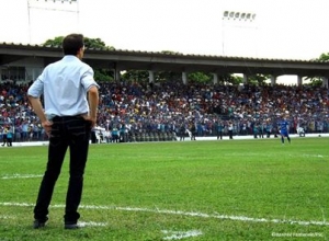 Um, dois, trs? Competncia de Tonet tem derrubado treinadores adversrios
