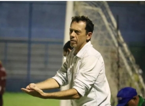 Tonet classifica vitria sobre Floresta como 
