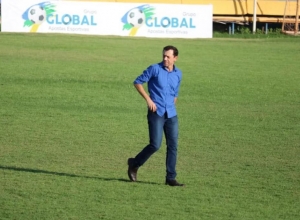 Fernando Tonet estreia na Copa do Nordeste no comando do Altos-PI